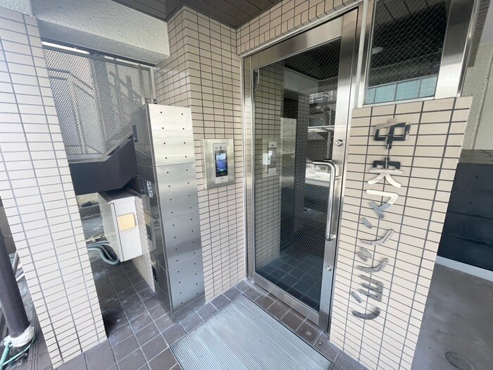 物件外観写真4　(エントランス部分)