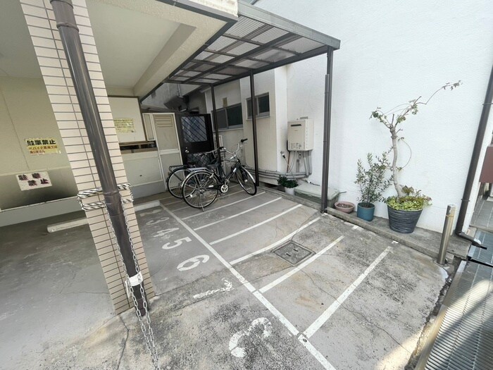 物件外観写真6　(駐輪場)