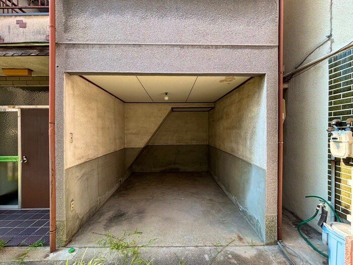 物件外観写真3　(駐車場)