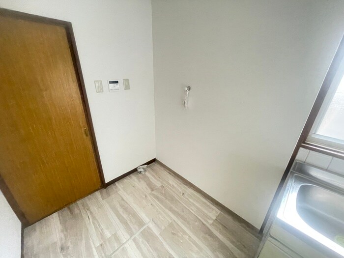 物件内観写真12　(洗濯機置場)