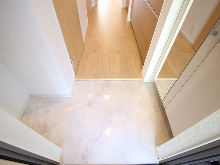 物件内観写真7　(玄関)