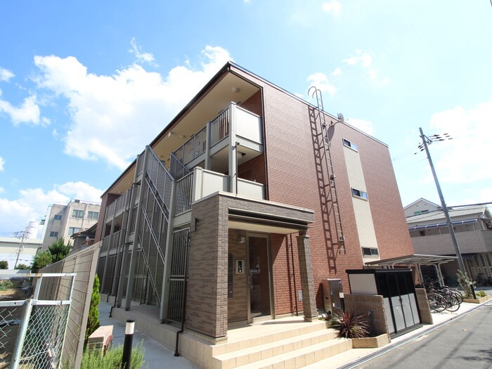 物件外観写真3　(エントランス部分)