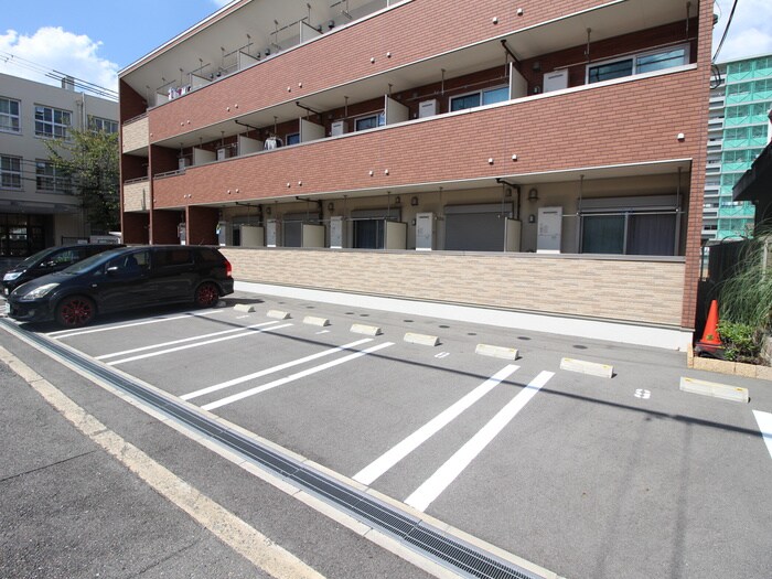 物件外観写真4　(駐車場)