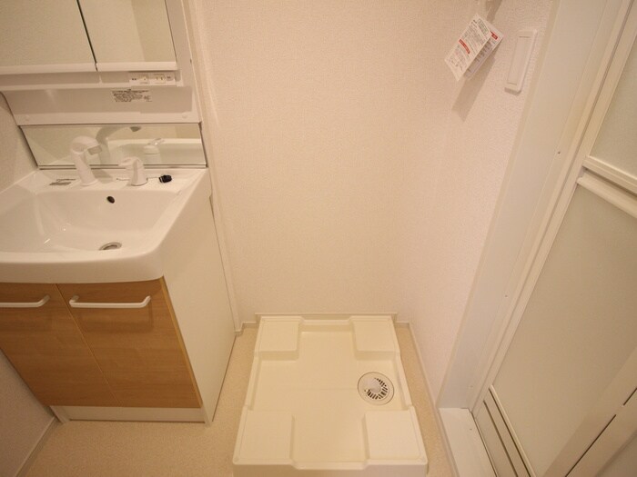 物件内観写真15　(洗濯機置場)