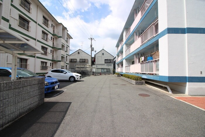 物件外観写真3　(駐車場)