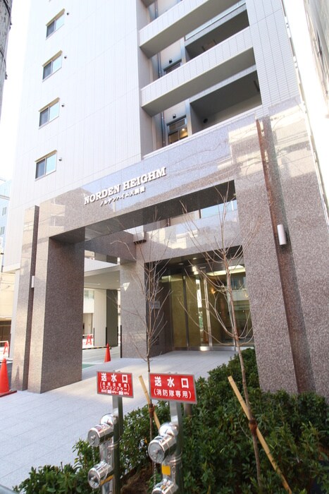 物件外観写真2　(エントランス部分)