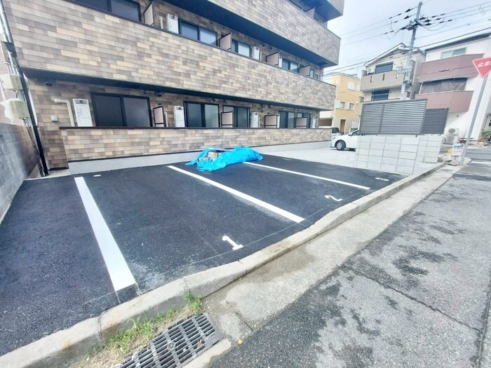 物件外観写真5　(駐車場)