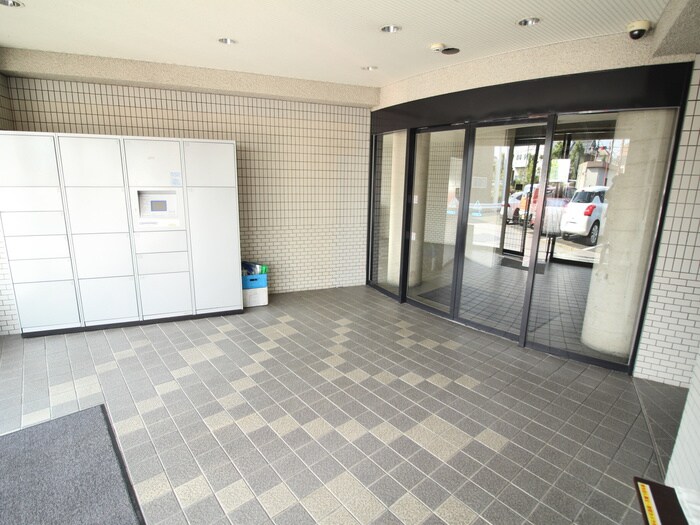 物件外観写真5　(エントランス部分)