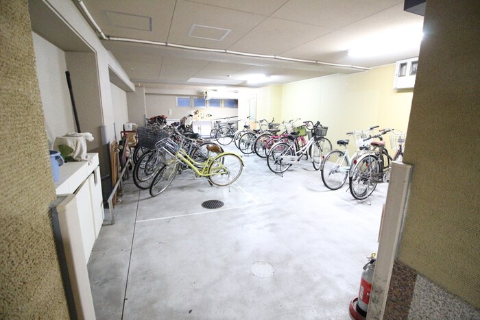 物件外観写真4　(駐輪場)