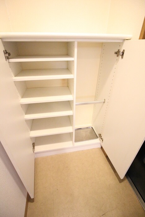 物件内観写真10　(靴箱)