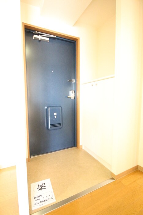 物件内観写真12　(玄関)