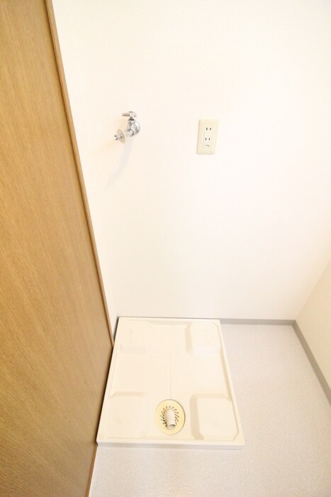 物件内観写真16　(洗濯機置場)