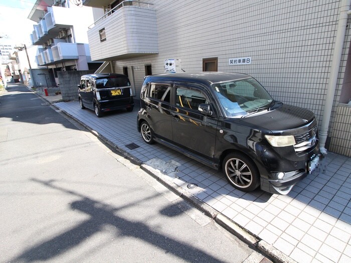 物件外観写真4　(駐車場)