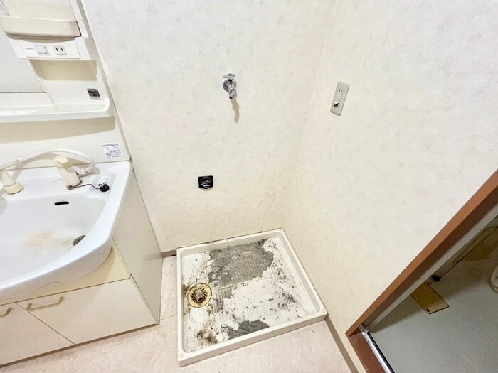 物件内観写真18　(洗濯機置場)