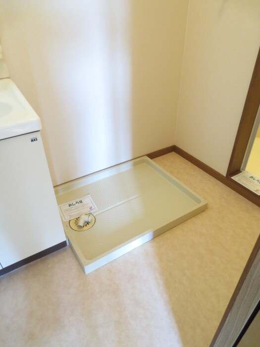 物件内観写真13　(洗濯機置場)