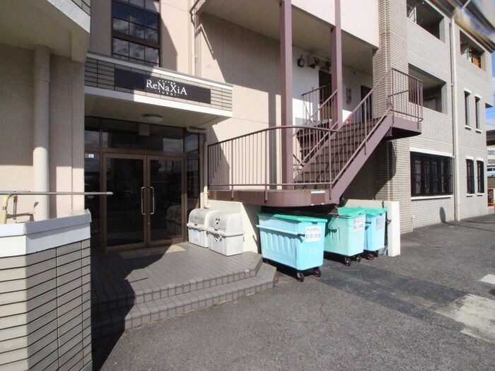 物件外観写真2　(エントランス部分)