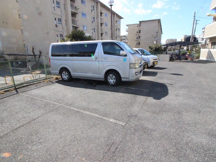 物件外観写真3　(駐車場)