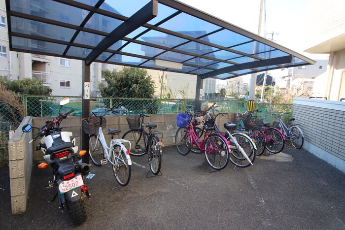 物件外観写真4　(駐輪場)