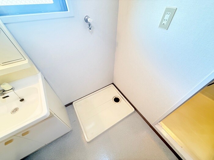 物件内観写真13　(洗濯機置場)