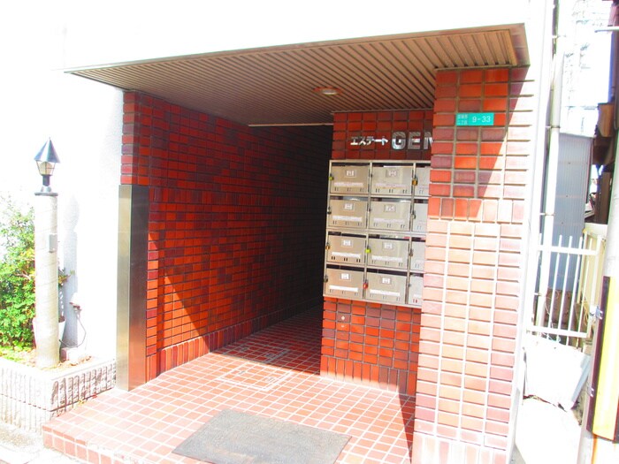 物件外観写真2　(エントランス部分)