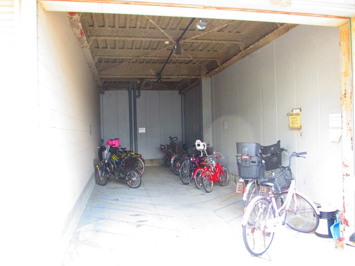 物件外観写真3　(駐輪場)