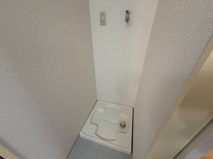 物件内観写真11　(洗濯機置場)