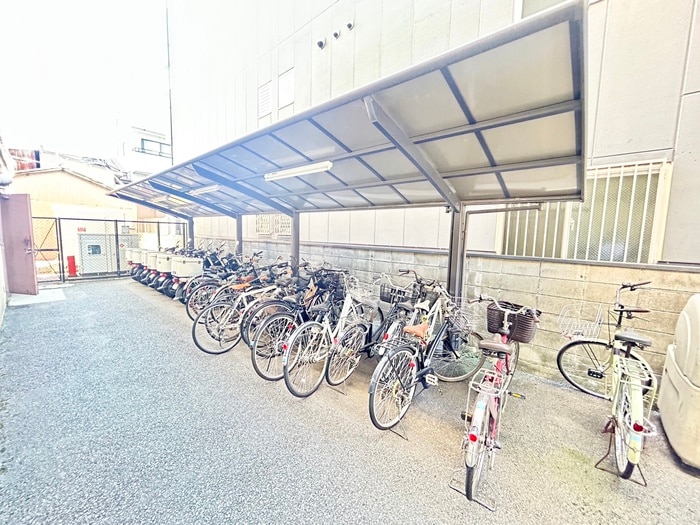 物件外観写真4　(駐輪場)