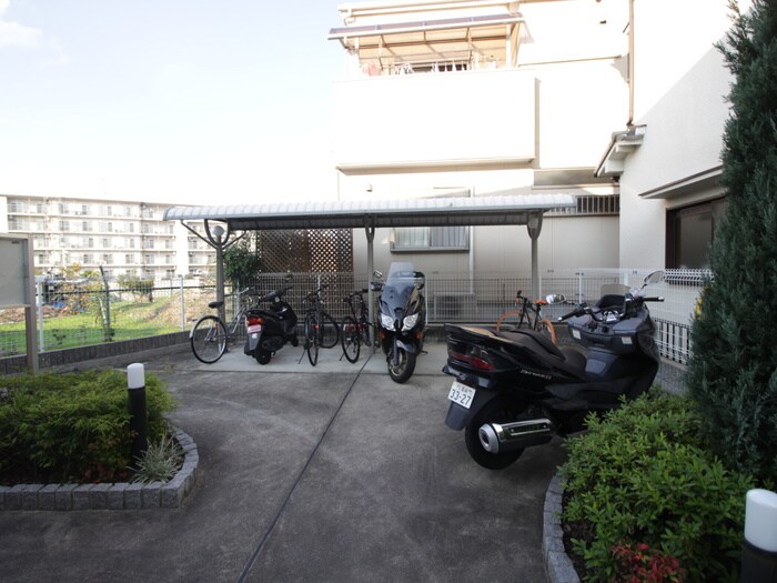 物件外観写真3　(駐輪場)