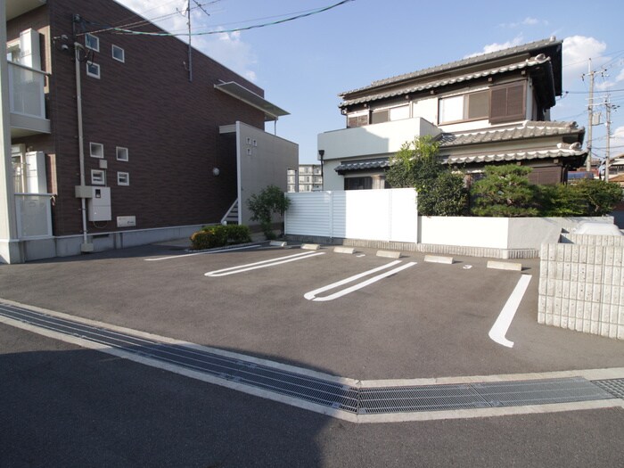 物件外観写真4　(駐車場)