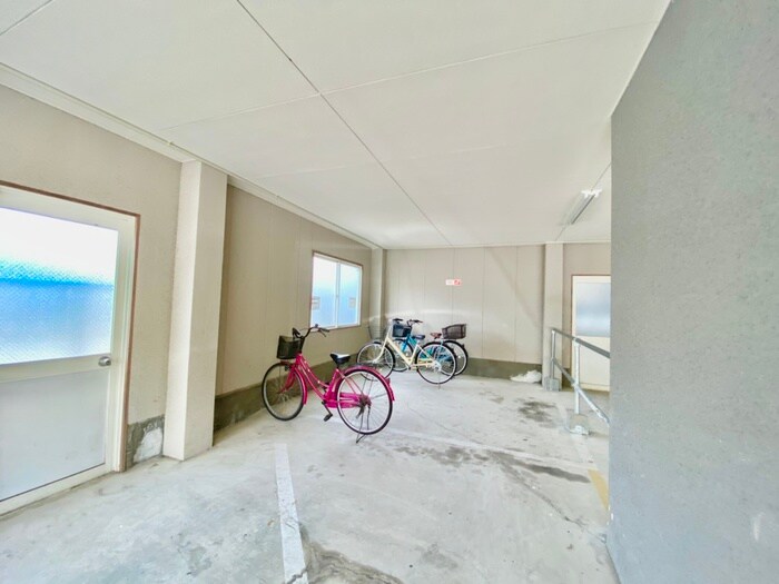 物件外観写真3　(駐輪場)