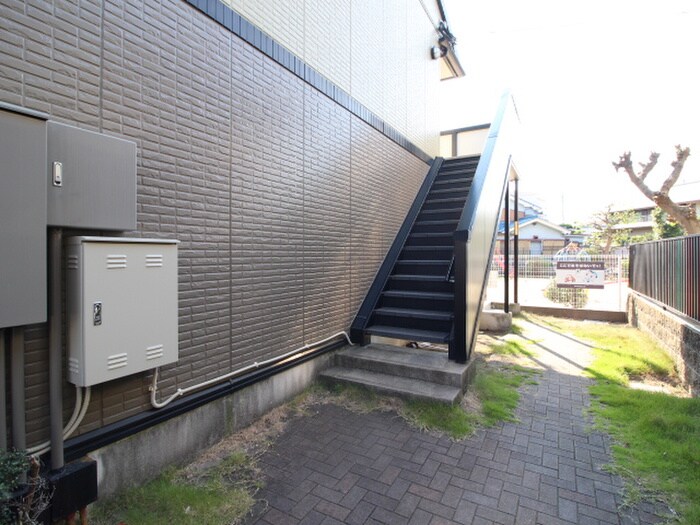 物件外観写真4　(エントランス部分)