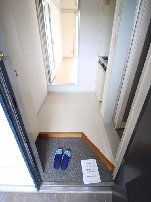 物件内観写真12　(玄関)