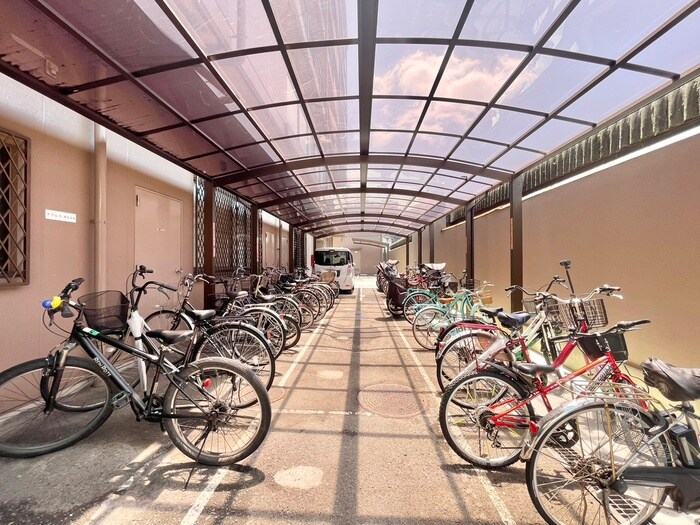 物件外観写真3　(駐輪場)