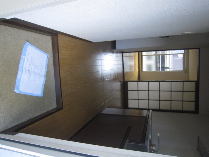 物件内観写真4　(玄関)