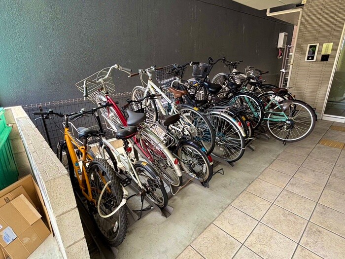 物件外観写真3　(駐輪場)