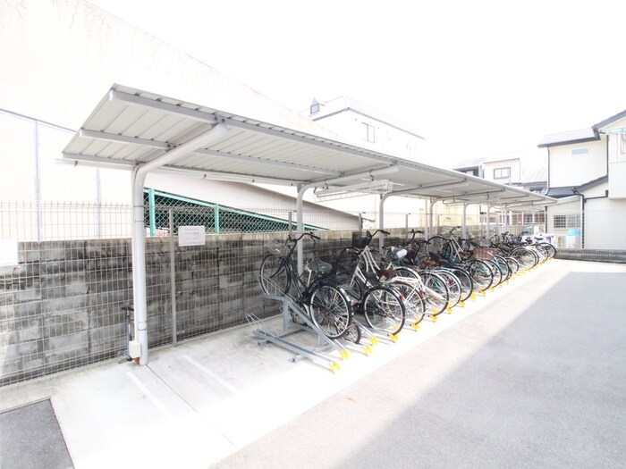 物件外観写真5　(駐輪場)