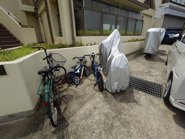 物件外観写真6　(駐輪場)