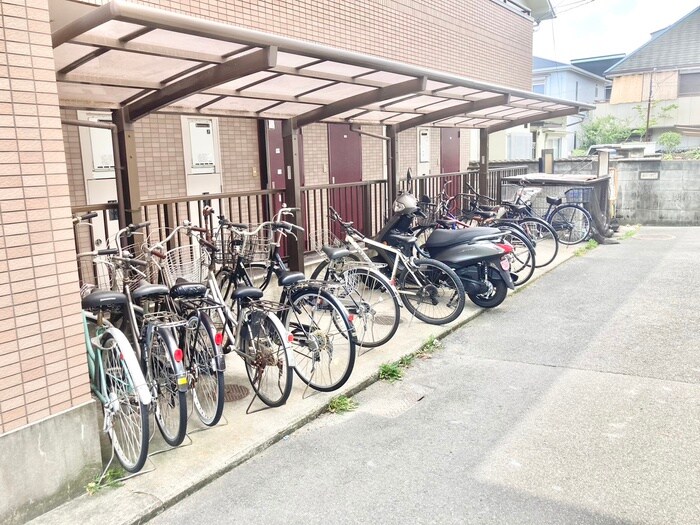物件外観写真4　(駐輪場)