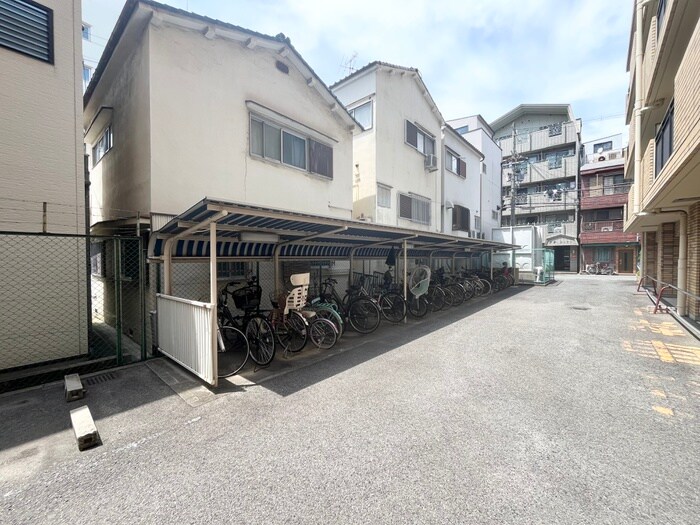 物件外観写真4　(駐輪場)