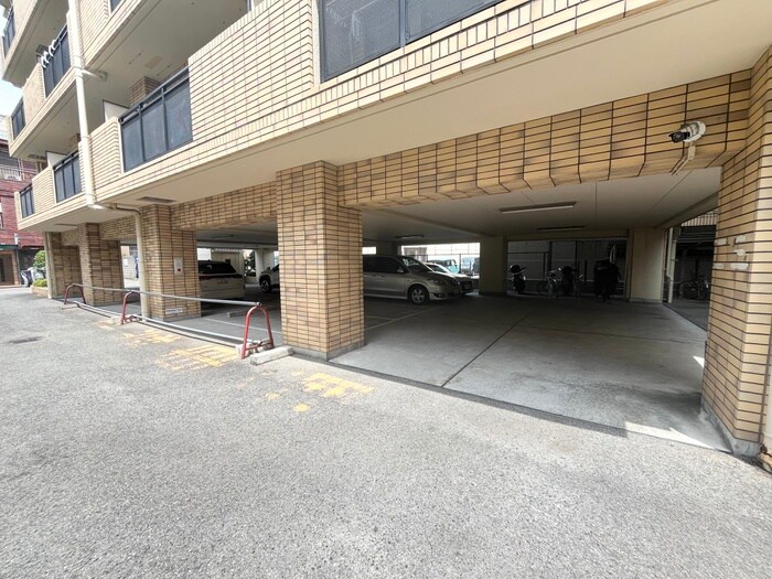 物件外観写真5　(駐車場)