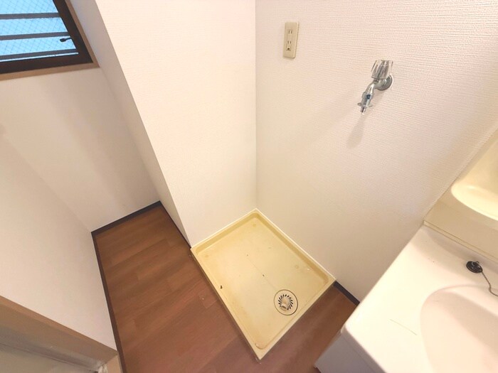 物件内観写真11　(洗濯機置場)