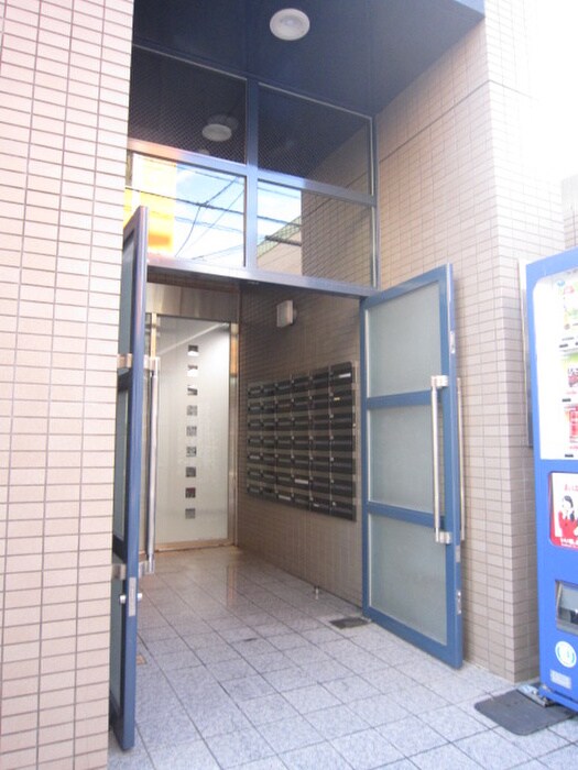 物件外観写真2　(エントランス部分)