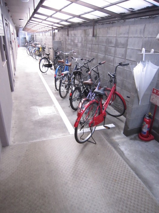 物件外観写真4　(駐輪場)