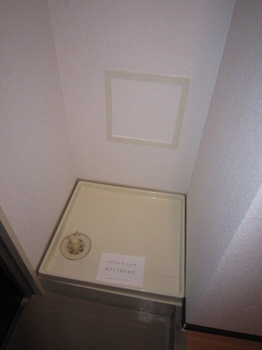 物件内観写真14　(洗濯機置場)