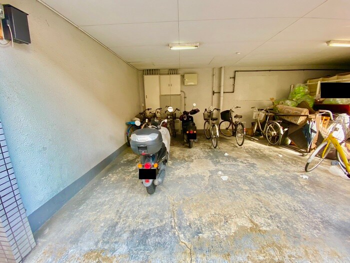 物件外観写真2　(駐輪場)