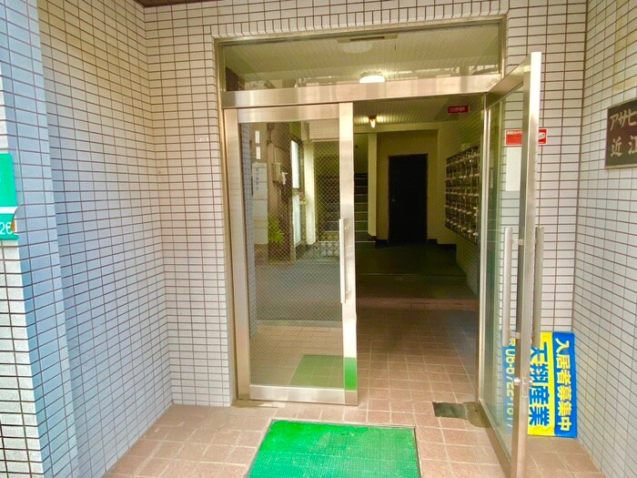 物件外観写真4　(エントランス部分)