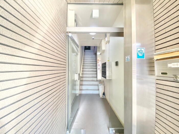 物件外観写真5　(エントランス部分)