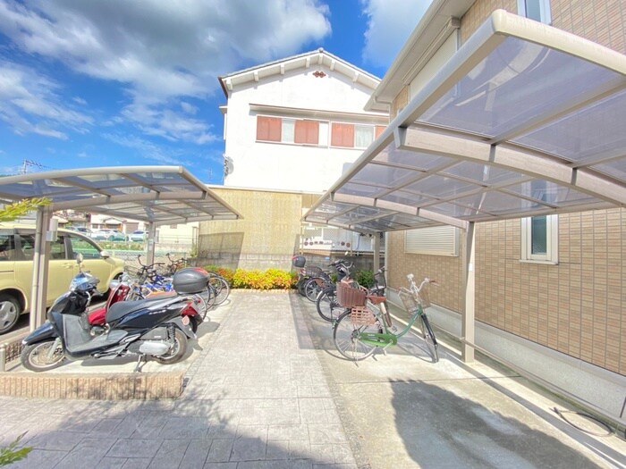 物件外観写真2　(駐輪場)
