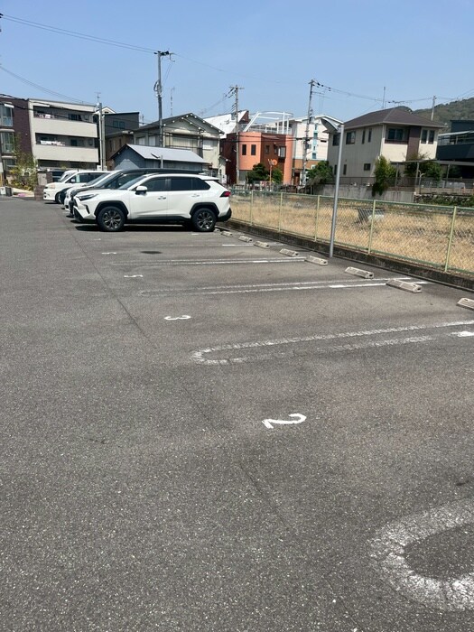 物件外観写真5　(駐車場)