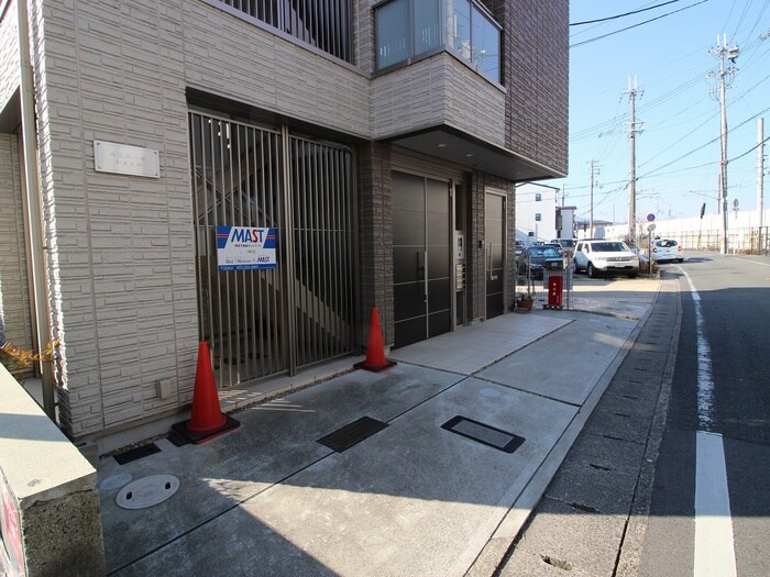 物件外観写真6　(エントランス部分)